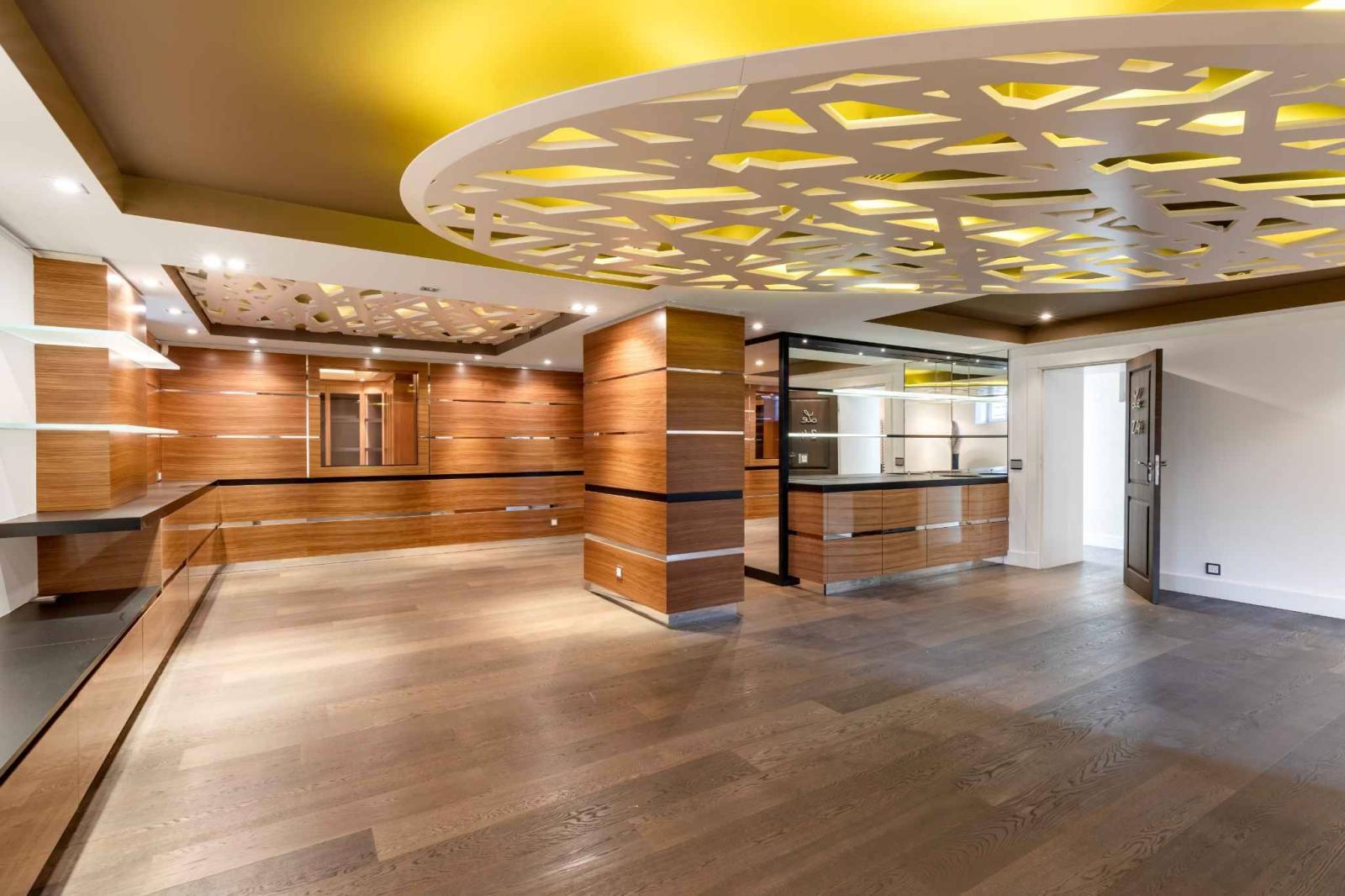 Propriété d'exception avec piscine intérieure