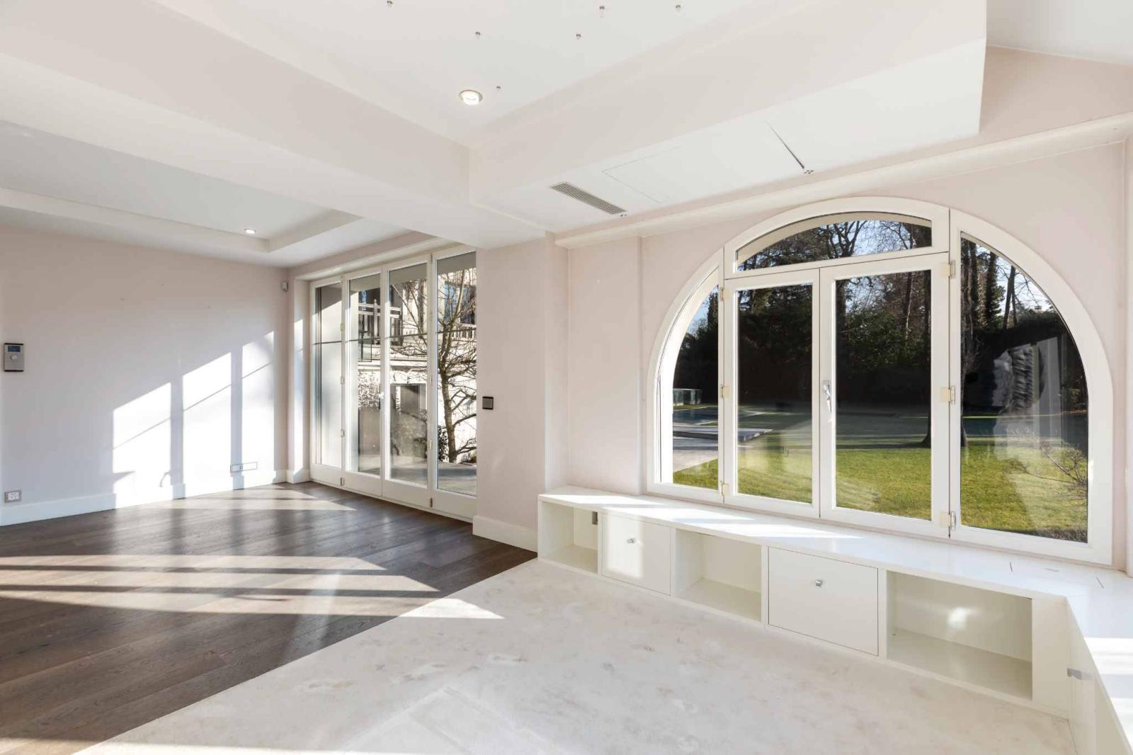 Propriété d'exception avec piscine intérieure