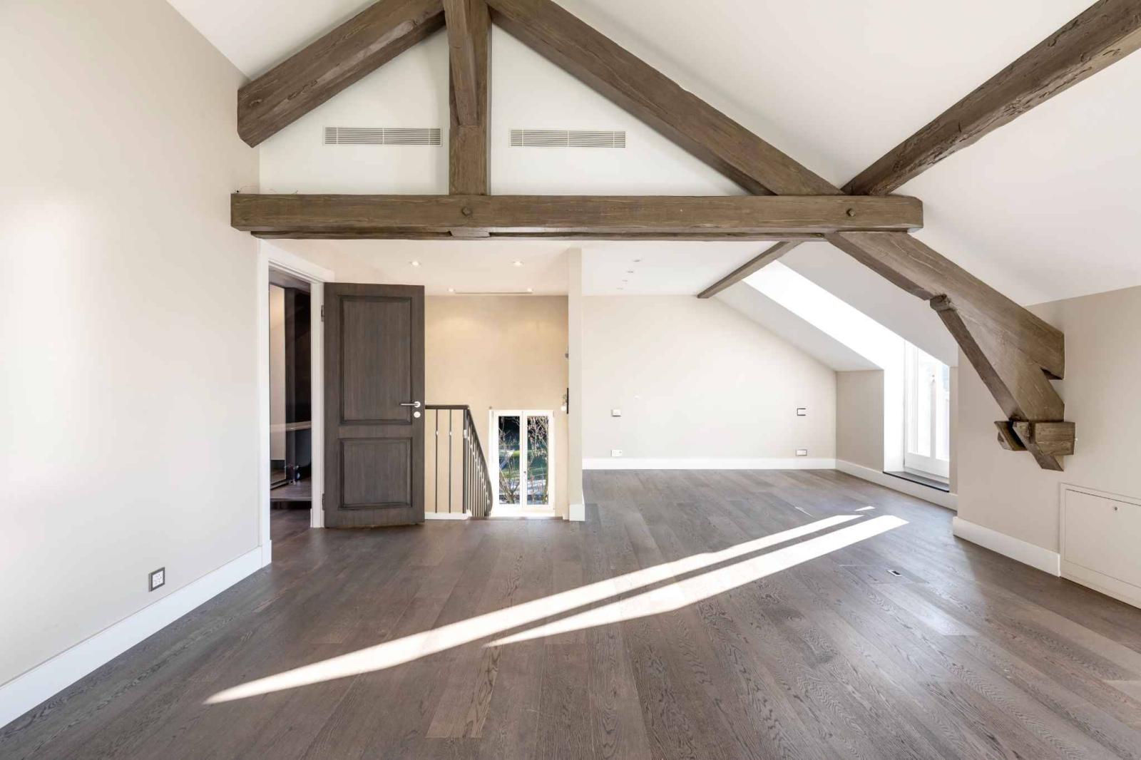 Propriété d'exception avec piscine intérieure