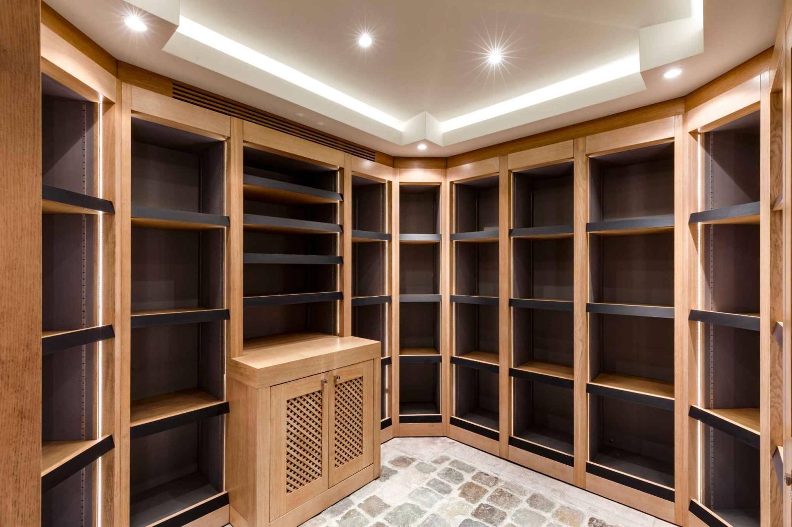 Propriété d'exception avec piscine intérieure