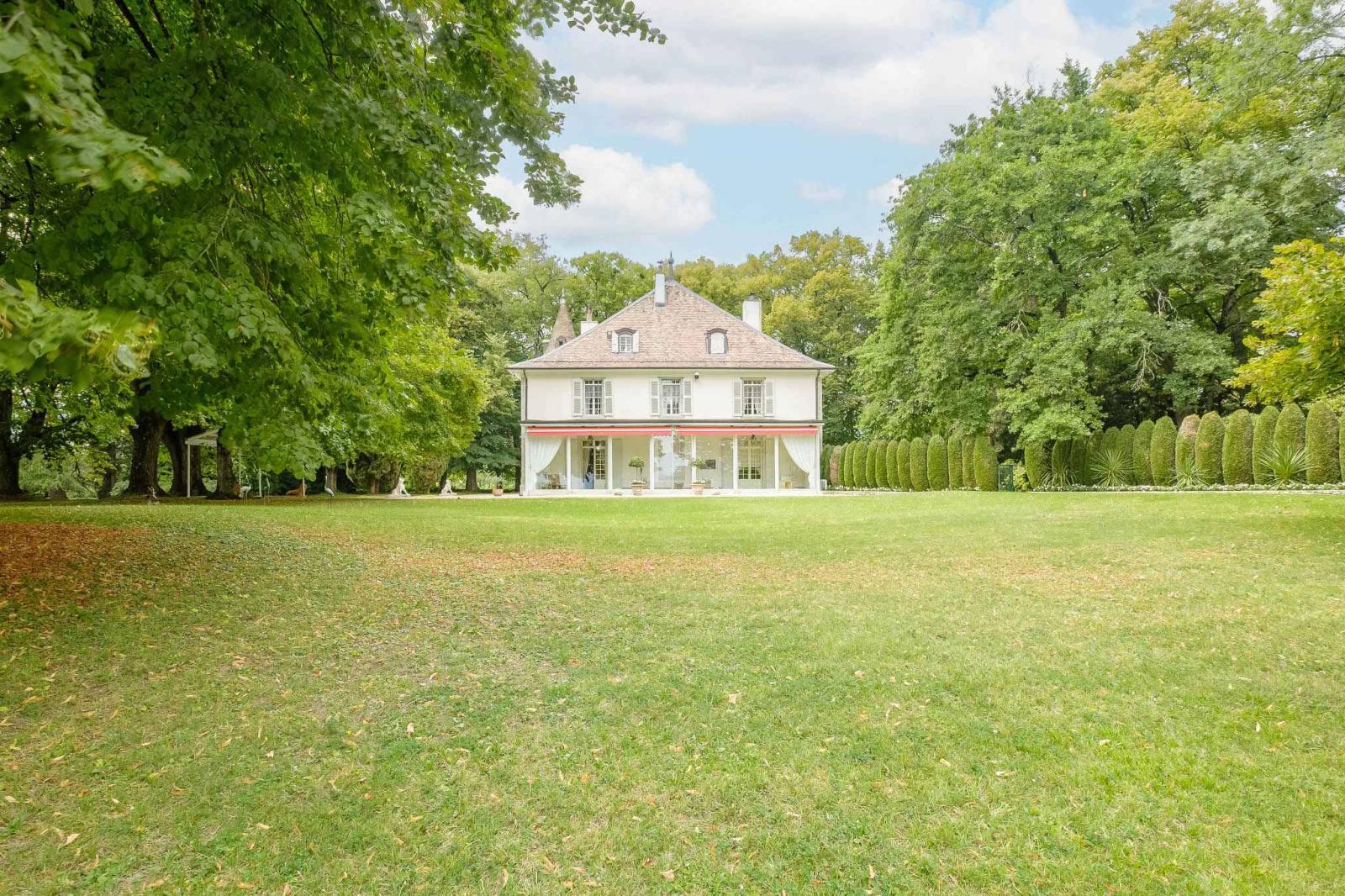 En exclusivité : Magnifique domaine avec dépendance