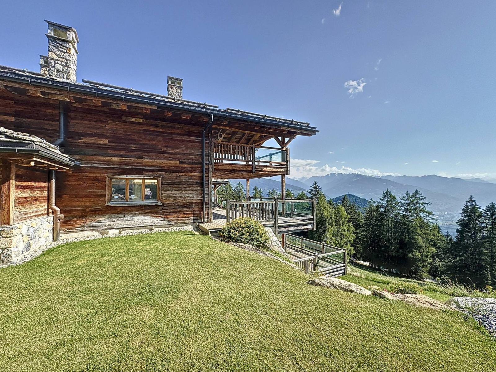 Magnifique chalet avec vue panoramique (vendu brut)