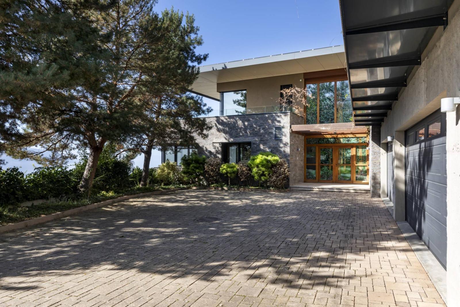 Situation privative et vue panoramique sur le lac